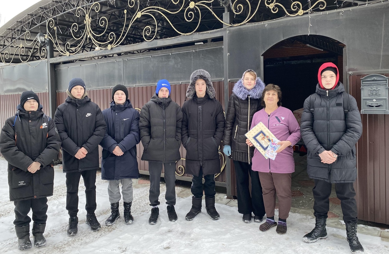 Поздравления ветеранов педагогического труда.