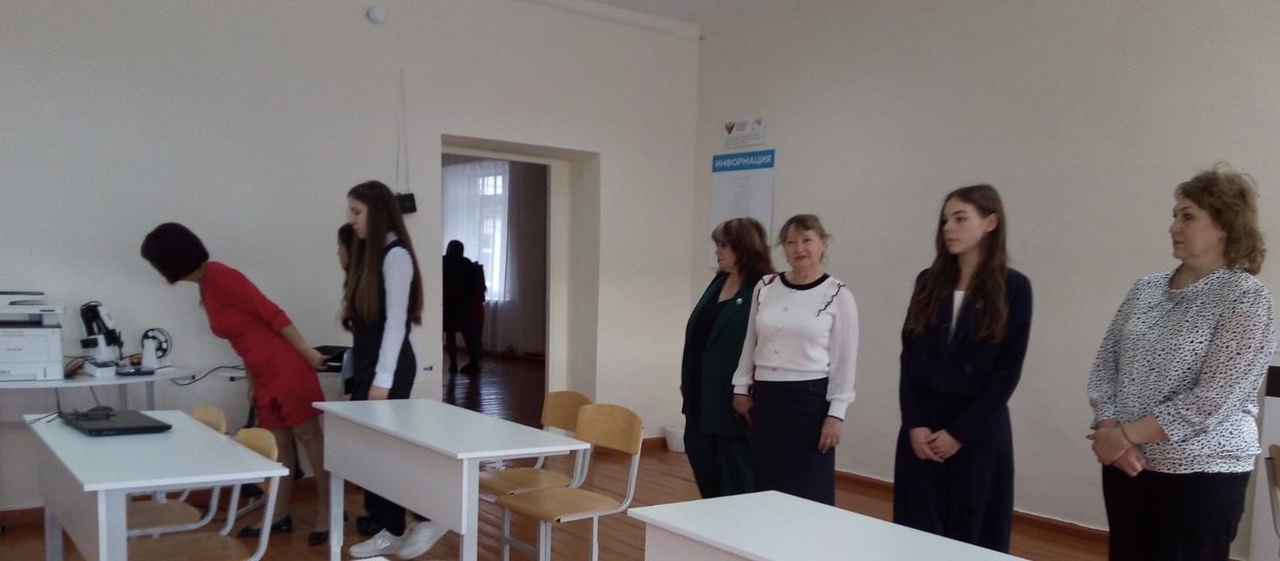 Экскурсии по лабораториям.