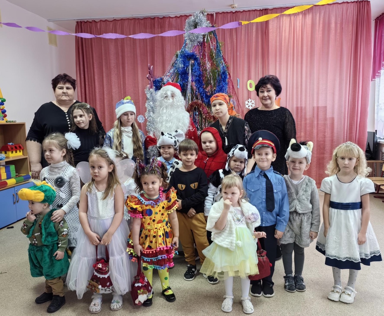 Новогодний утренник «Проказы Бабы Яги».