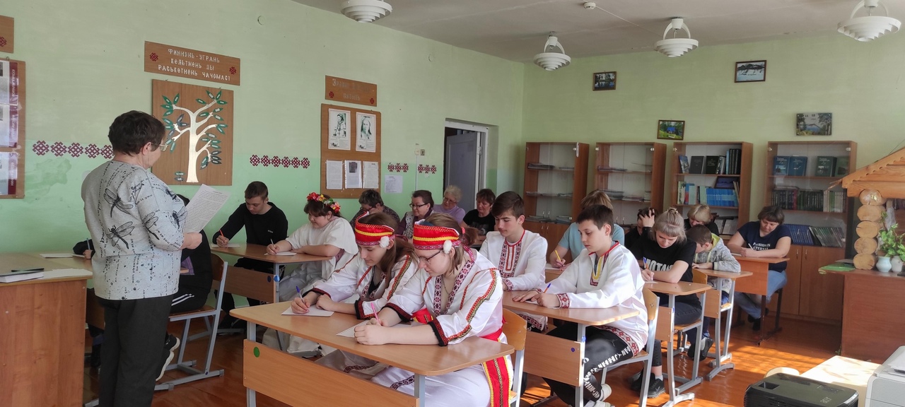 «Диктант на мокшанском и эрзянском языках».